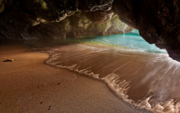 Картинка природа побережье грот скалы вода песок пляж море
