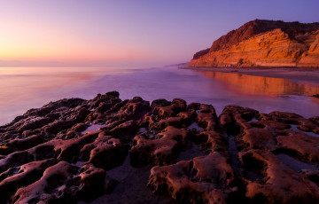 Картинка природа побережье небо море вечер закат отлив скалы камни
