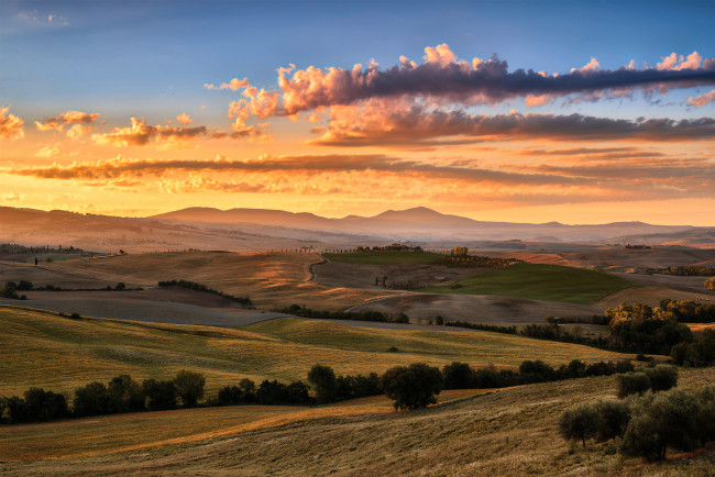 Обои картинки фото природа, поля, италия, тоскана, лето, август, свет, небо, облака