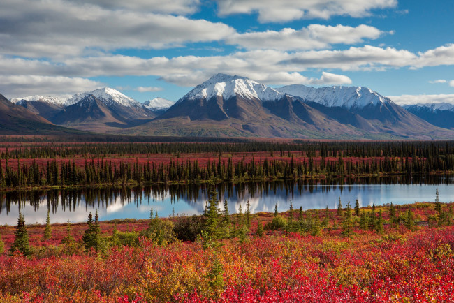Обои картинки фото природа, реки, озера, осень, аляска, сша, облака, небо, леса, горы