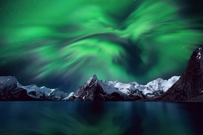 Обои картинки фото природа, северное сияние, северное, сияние, звезды, небо, ночь, лофотенские, острова, норвегия, снег, горы