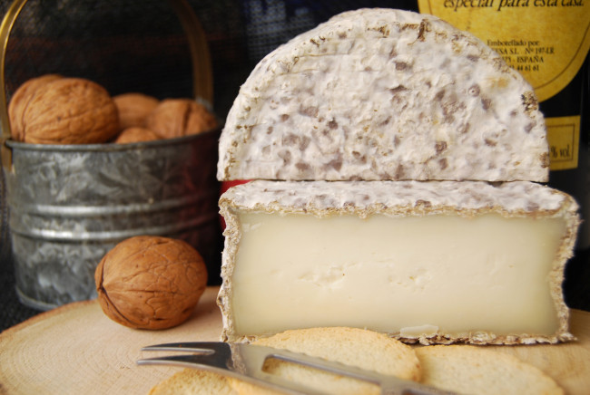 Обои картинки фото queso de cabra leche cruda, еда, сырные изделия, сыр