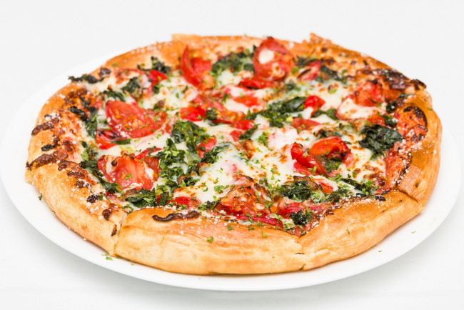 Обои картинки фото еда, пицца, начинка, помидоры, сыр