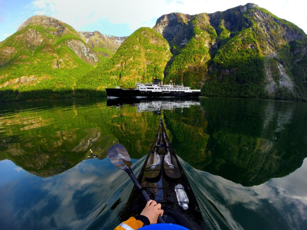 Обои картинки фото корабли, теплоходы, горы, фьорд, корабль, природа, норвегия