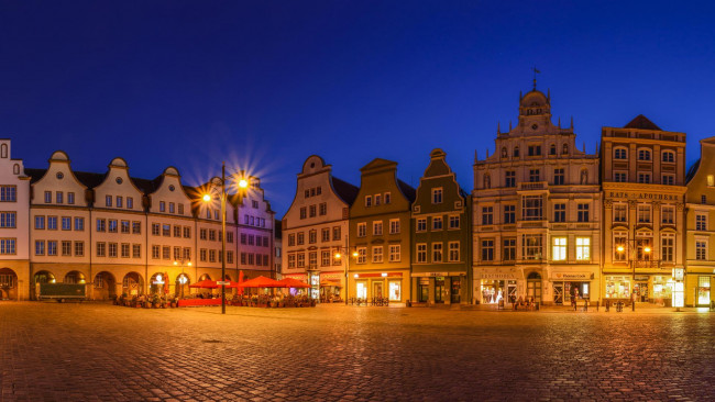 Обои картинки фото города, - здания,  дома, ночь, ратуша, германия, мекленбург-передняя, померания