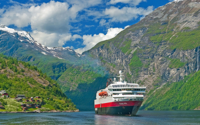 Обои картинки фото корабли, лайнеры, корабль, фьорд, горы, норвегия, природа