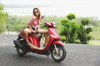 Картинка thea+c мотоциклы мото+с+девушкой thea c scooter yamaha красный девушка модель блондинка поза стройная сексуальная флирт
