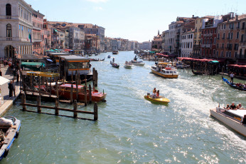 Картинка города венеция+ италия канал гондолы лодки
