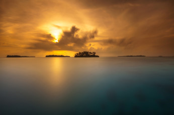 Картинка природа реки озера небо деревья остров озеро закат облака