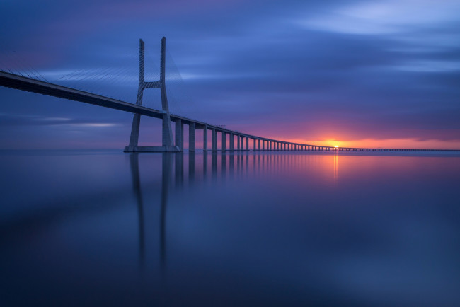 Обои картинки фото города, - мосты, португалия, лиссабон, побережье, мост, небо, солнце