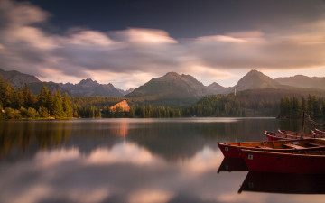 Картинка корабли лодки +шлюпки горы лес вода озеро пейзажи природа