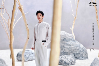 Картинка мужчины xiao+zhan актер рубашка брюки камни сучья