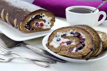 Картинка еда пирожные кексы печенье рулет ягоды кофе