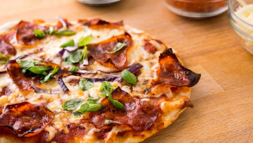 Картинка еда пицца базилик бекон