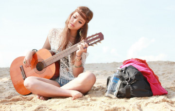 Картинка музыка -другое девушка гитара водка рюкзак песок