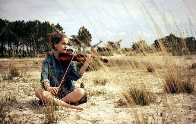Обои картинки фото музыка, -другое, природа, скрипка, девушка