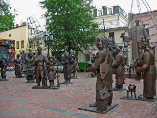 Картинка города памятники скульптуры арт объекты уличные музыканты