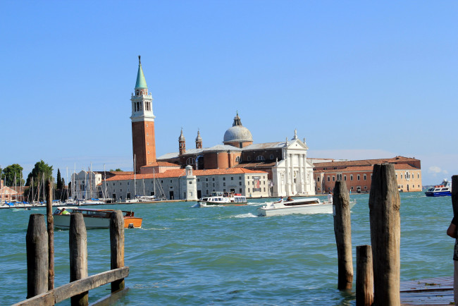 Обои картинки фото города, венеция , италия, катера, башня, вода