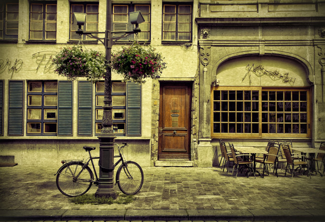 Обои картинки фото города, улицы, площади, набережные, улица, фонарь, кафе, велосипед