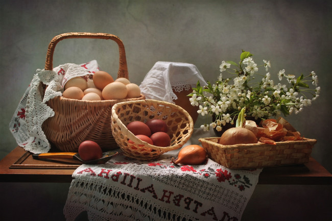 Обои картинки фото еда, натюрморт, вишня, яйца, лук