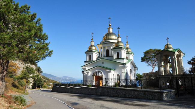Обои картинки фото города, православные, церкви, монастыри, дорога, храм