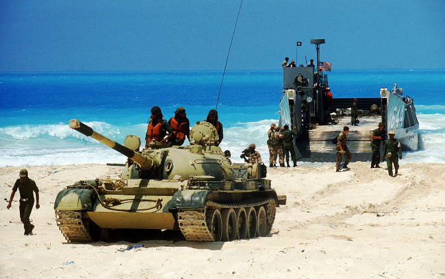 Обои картинки фото техника, военная, танк, море, побережье, десантирование