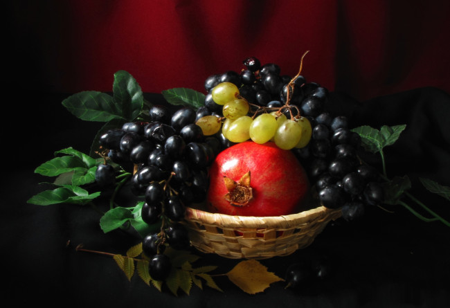 Обои картинки фото еда, фрукты, ягоды, гранат, виноград