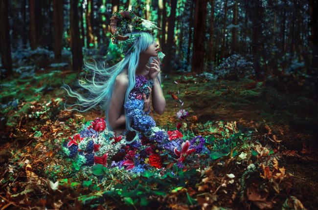 Обои картинки фото девушки, -unsort , креатив, of, withering, abundance, kindra, nikole, девушка, лес, цветы