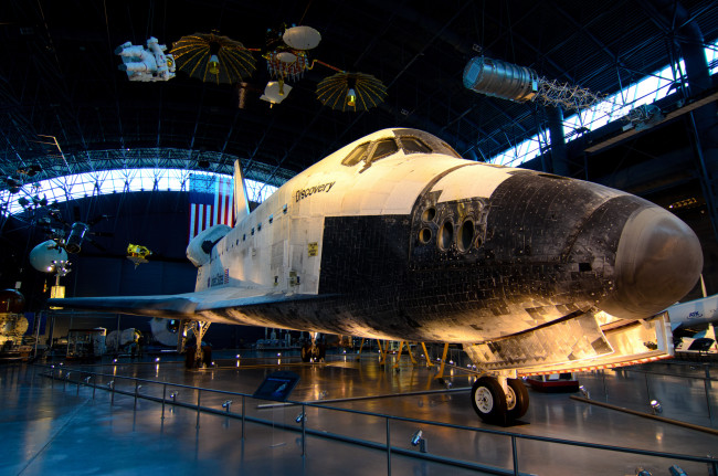 Обои картинки фото space shuttle discovery, космос, космические корабли,  космические станции, шаттл, музей