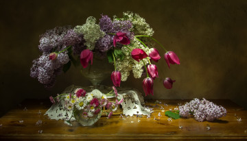 обоя цветы, букеты,  композиции, букет, сирень, тюльпаны, весна, маргаритки