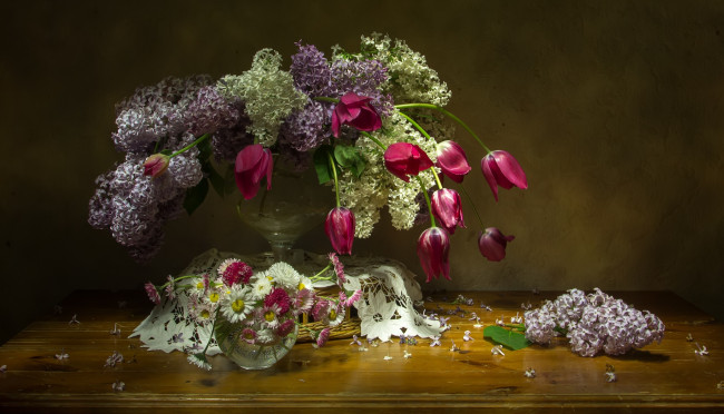 Обои картинки фото цветы, букеты,  композиции, букет, сирень, тюльпаны, весна, маргаритки
