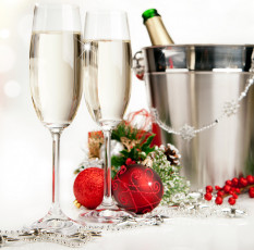 Картинка праздничные угощения шарики бутылка ведерко бокалы шампанское