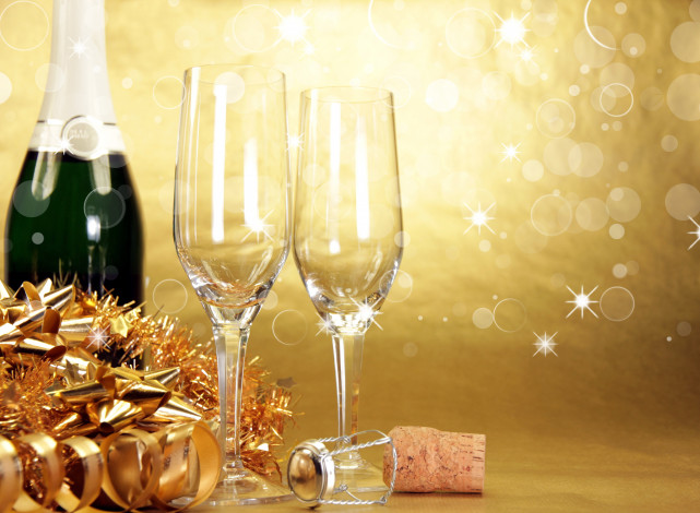 Обои картинки фото праздничные, угощения, шампанское, мишура, бокалы