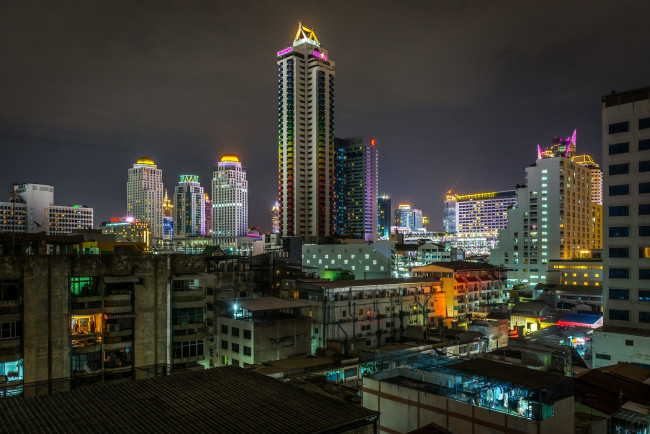 Обои картинки фото downtown bangkok,  tha&, 239, land, города, бангкок , таиланд, огни, небоскребы, ночь