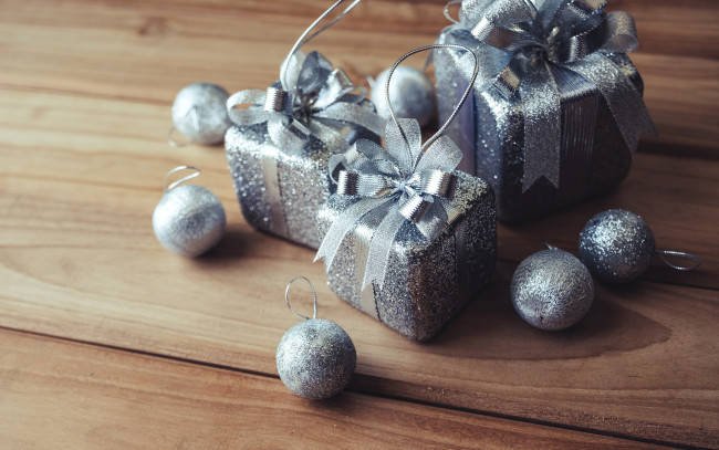 Обои картинки фото праздничные, подарки и коробочки, merry, decoration, gift, new, year, wood, balls, christmas, подарки, рождество, новый, год, шары, украшения