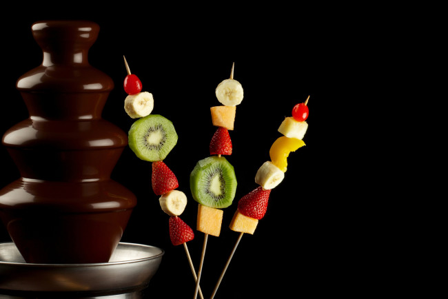 Обои картинки фото еда, фрукты,  ягоды, клубника, киви, банан, шоколад