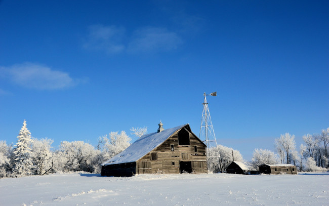 Обои картинки фото разное, сооружения, постройки, поле, зима, дом, ветряк
