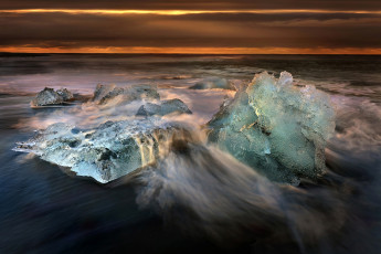 Картинка природа моря океаны тучи лед волны океан