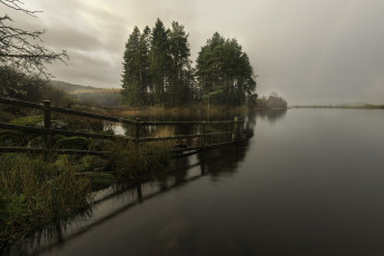 Картинка природа реки озера река туман изгородь лес