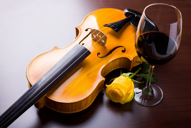 Обои картинки фото музыка, -музыкальные инструменты, вино, бокал, бутон, роза, скрипка