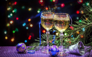 Картинка праздничные угощения шарики шампанское колокольчик