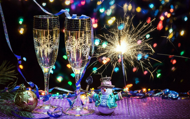 Обои картинки фото праздничные, угощения, огонь, бенгальский, снеговик, шампанское
