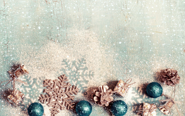 Обои картинки фото праздничные, украшения, снежинки, шарики, шишки