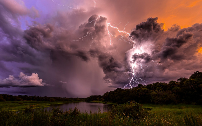 Обои картинки фото природа, молния,  гроза, раскаты, гром, непогода, гроза, дождь, ливень, облака, тучи, чёрные, проливной, вспышки, свет, стихия, ночь