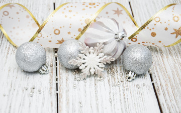 Картинка праздничные -+разное+ новый+год серебряные новогодние шары с новым годом новогодний фон снежинка белый блестками елочные