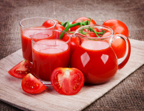 Картинка еда напитки +сок кувшин стаканы помидоры томаты сок томатный