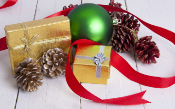 Картинка праздничные подарки+и+коробочки шишки подарки рождество decoration christmas новый год шары new year