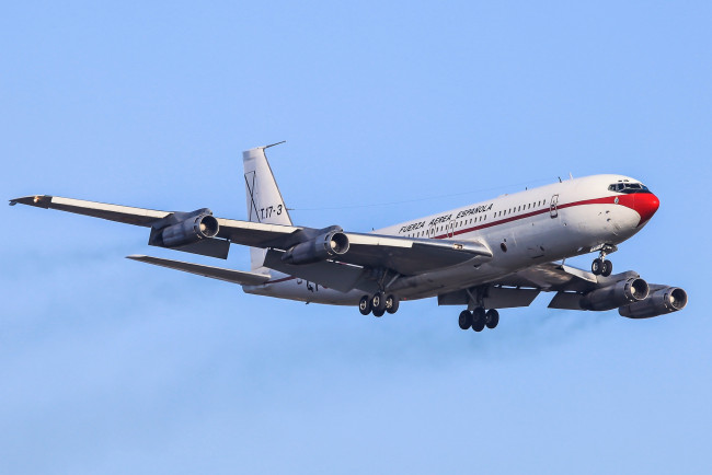 Обои картинки фото boeing 707-300, авиация, пассажирские самолёты, войсковой, транспорт