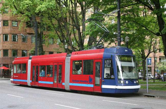 Обои картинки фото трамвай, техника, трамваи, улица, транспорт, город, рельсы