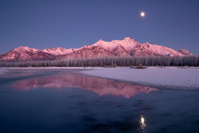 Обои картинки фото природа, реки, озера, отражение, луна, река, горы, зима, лес